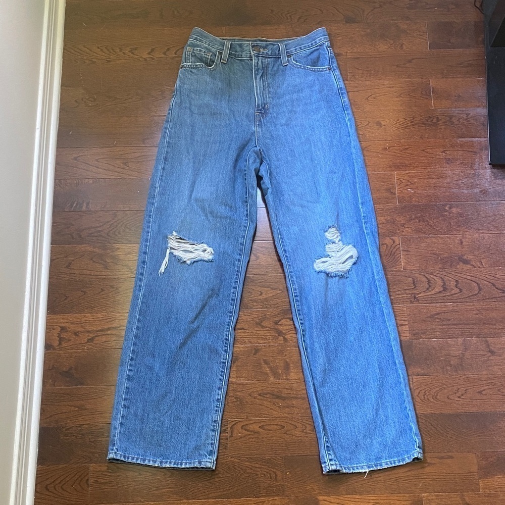 Levi’s High Waisted Straight Leg Jeans Size 26 Distressed Knees Medium Blue